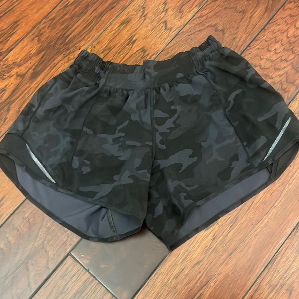 Lululemon Hotty Hot shorts, Size 6, Black Camouflage
